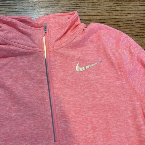 Super cute Nike running top - Picture 2 of 2